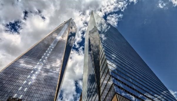 Tại sao nên vệ sinh kính cho tòa nhà cao tầng định kỳ?