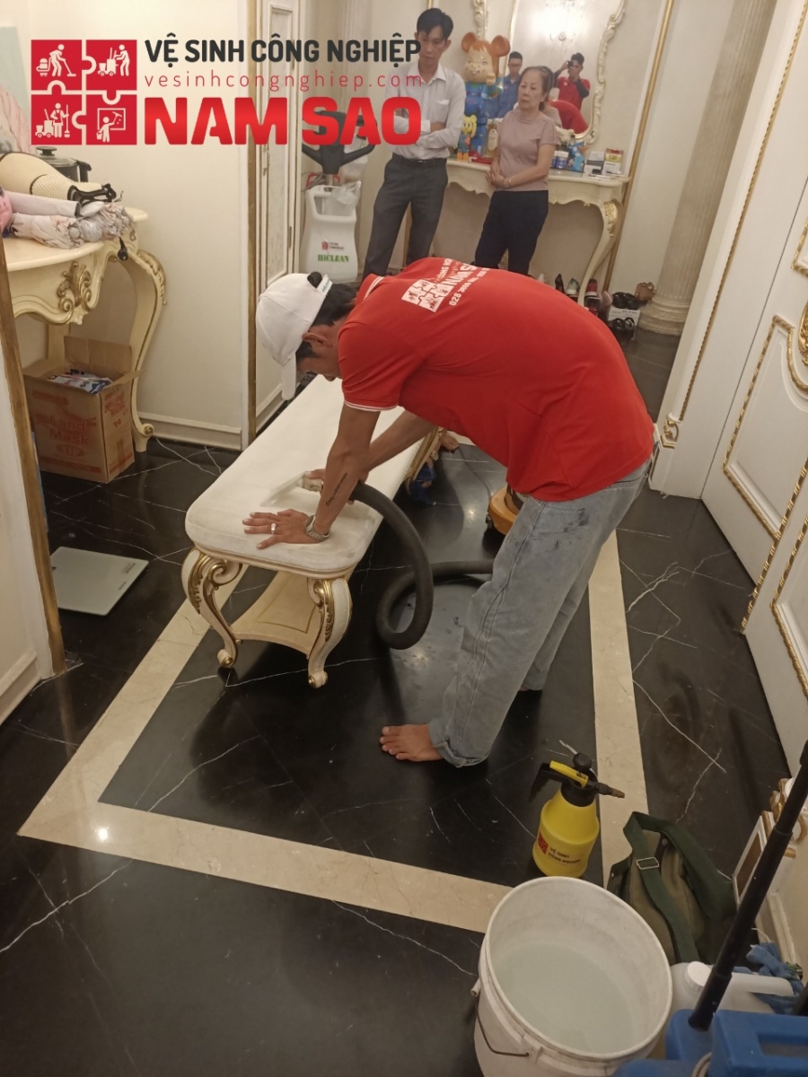 Bí Quyết Giữ Cho Kính Mặt Ngoài Luôn Sạch Đẹp