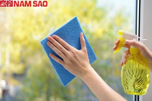 Bí Quyết Giữ Cho Kính Mặt Ngoài Luôn Sạch Đẹp