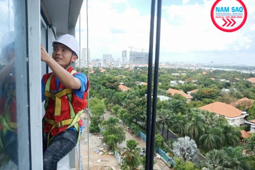 Lau Kính Bình Dương, Khi Làm Sạch Không Chỉ Là Một Công Việc