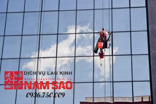 Dịch Vụ Lau Kính Tòa Nhà Ở Hồ Chí Minh Chuẩn Bị Cho Tết 2025