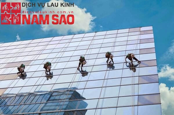 Tầm quan trọng khi vệ sinh bề mặt kính