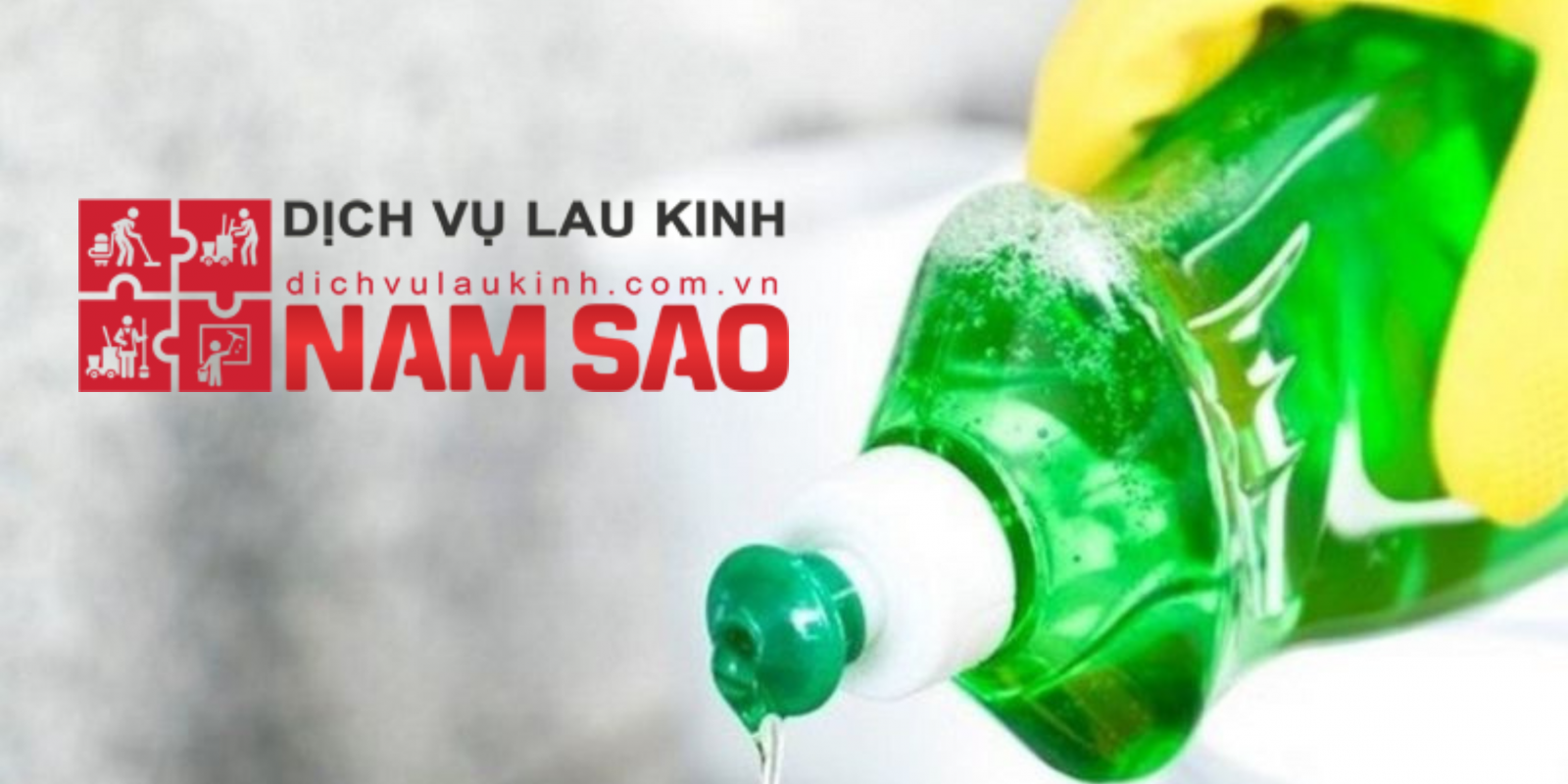 Kính sạch như mới, bí quyết từ chuyên gia vệ sinh Năm Sao