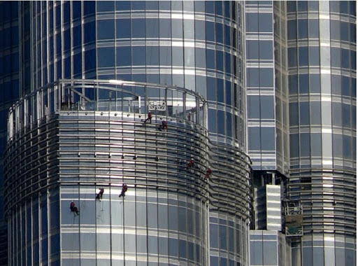 Lau kính nhà cao tầng có nguy hiểm như chúng ta nghĩ?