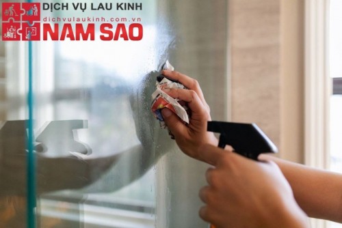 Bứt phá diện mạo công trình với lau kính tại Đồng Nai